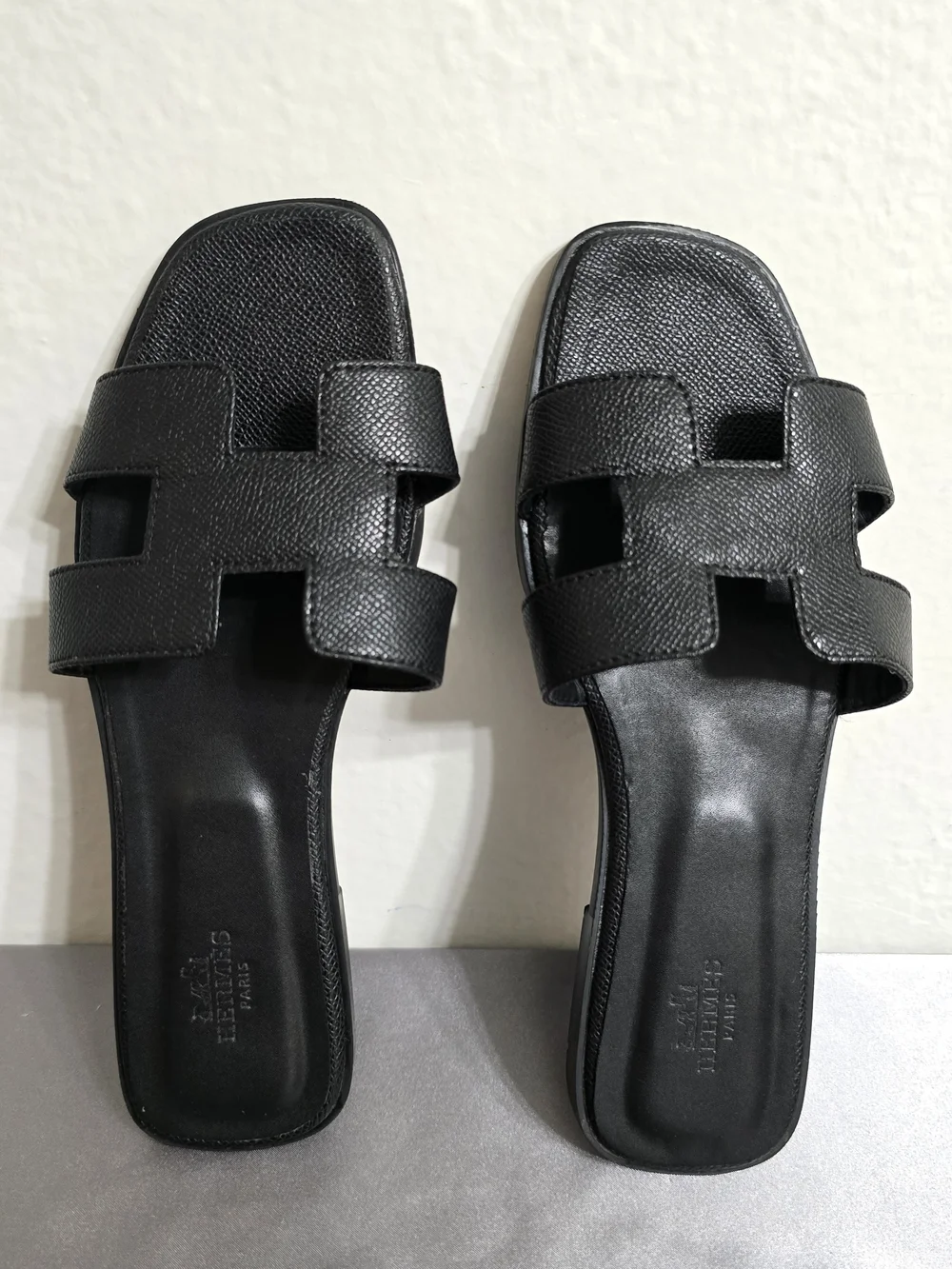 Hermes Black Leather Oran Slide Sandals Size 39 - Picture 8 of 14